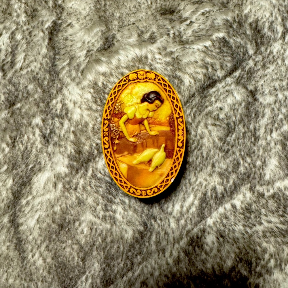 Olszewski Snow White trinket box.